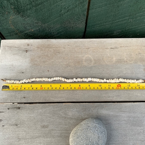 Vintage | Hawaiian 🌺 Puka Shell Necklace - Picture 6 of 7